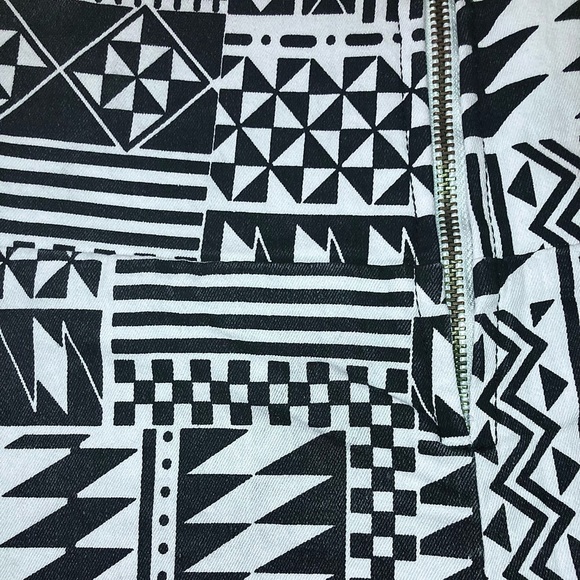 NWT Black & White Aztec Pattern Shorts - Picture 3 of 3